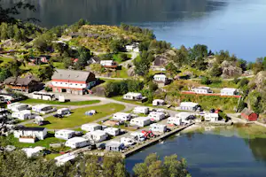 NAF-Camping Kyrping - Luftaufnahme vom Stellplatz auf dem Campingplatz am Fjord