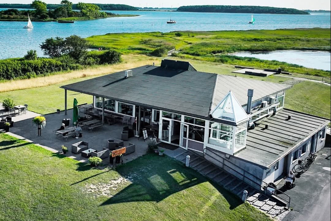 Nakskov Fjord Camping  - Restaurant mit Terrasse auf dem Campingplatz