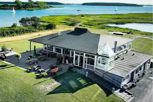 Nakskov Fjord Camping - Restaurant mit Terrasse auf dem Campingplatz