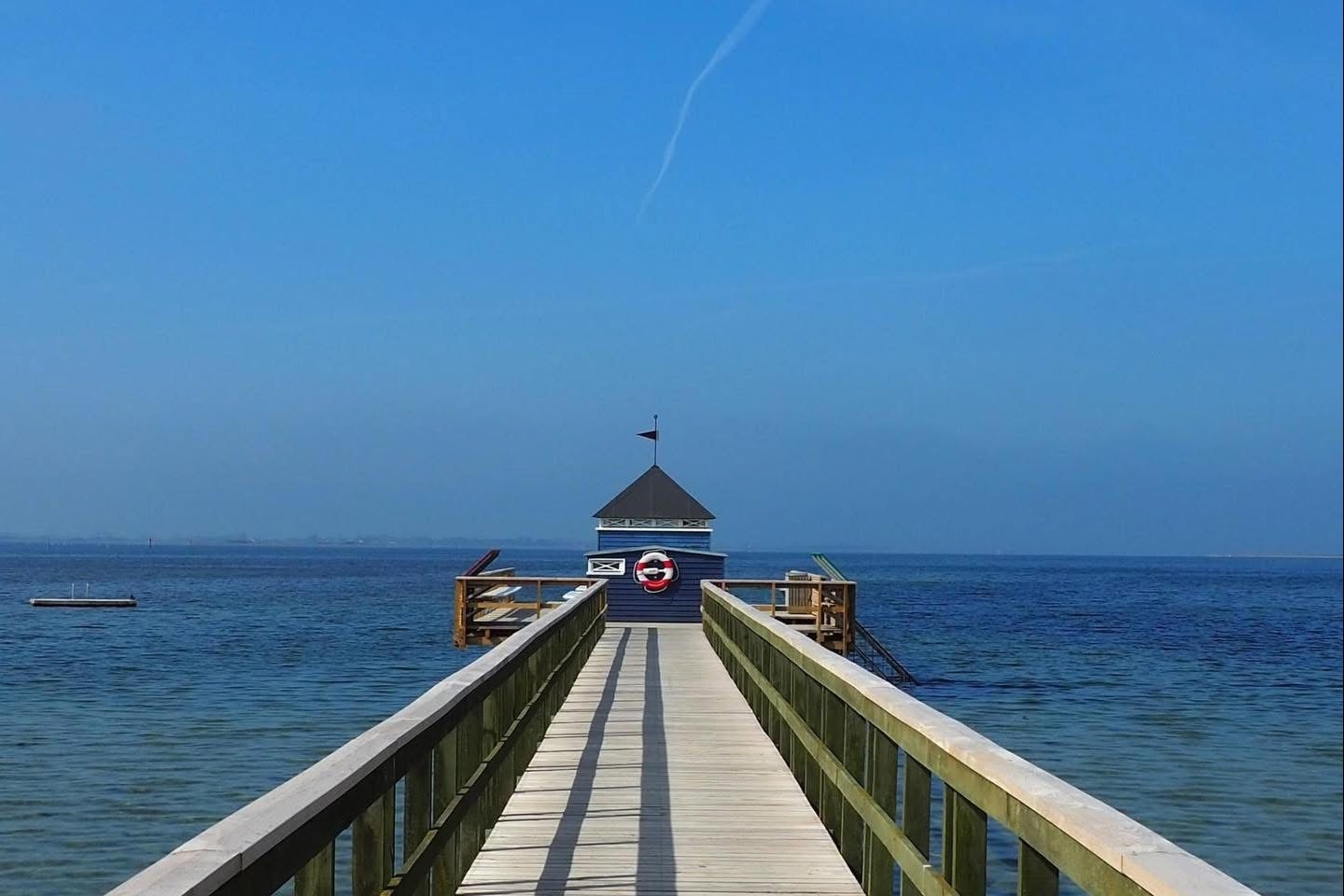 Nakskov Fjord Camping - Blick auf den Steg am Strand