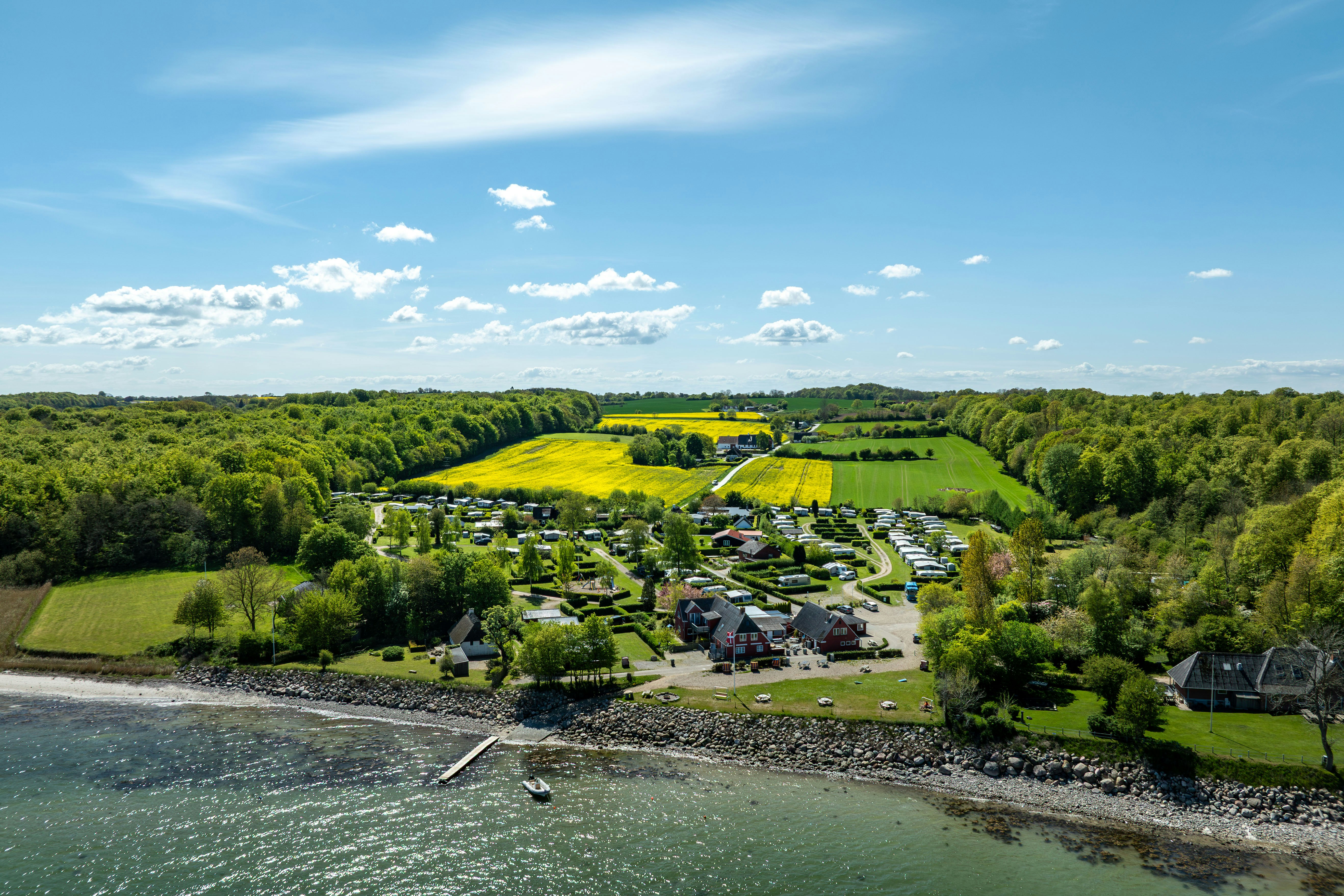 Naldmose Strand Camping  - Campingplatz am Wasser aus der Vogelperspektive
