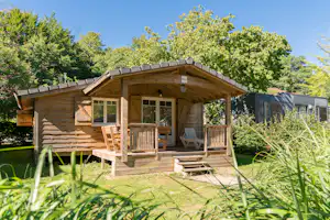 Nantes Camping - Chalet im Grünen auf dem Campingplatz