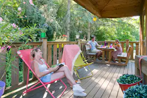 Nantes Camping Gäste auf der Terrasse des Mobilheims