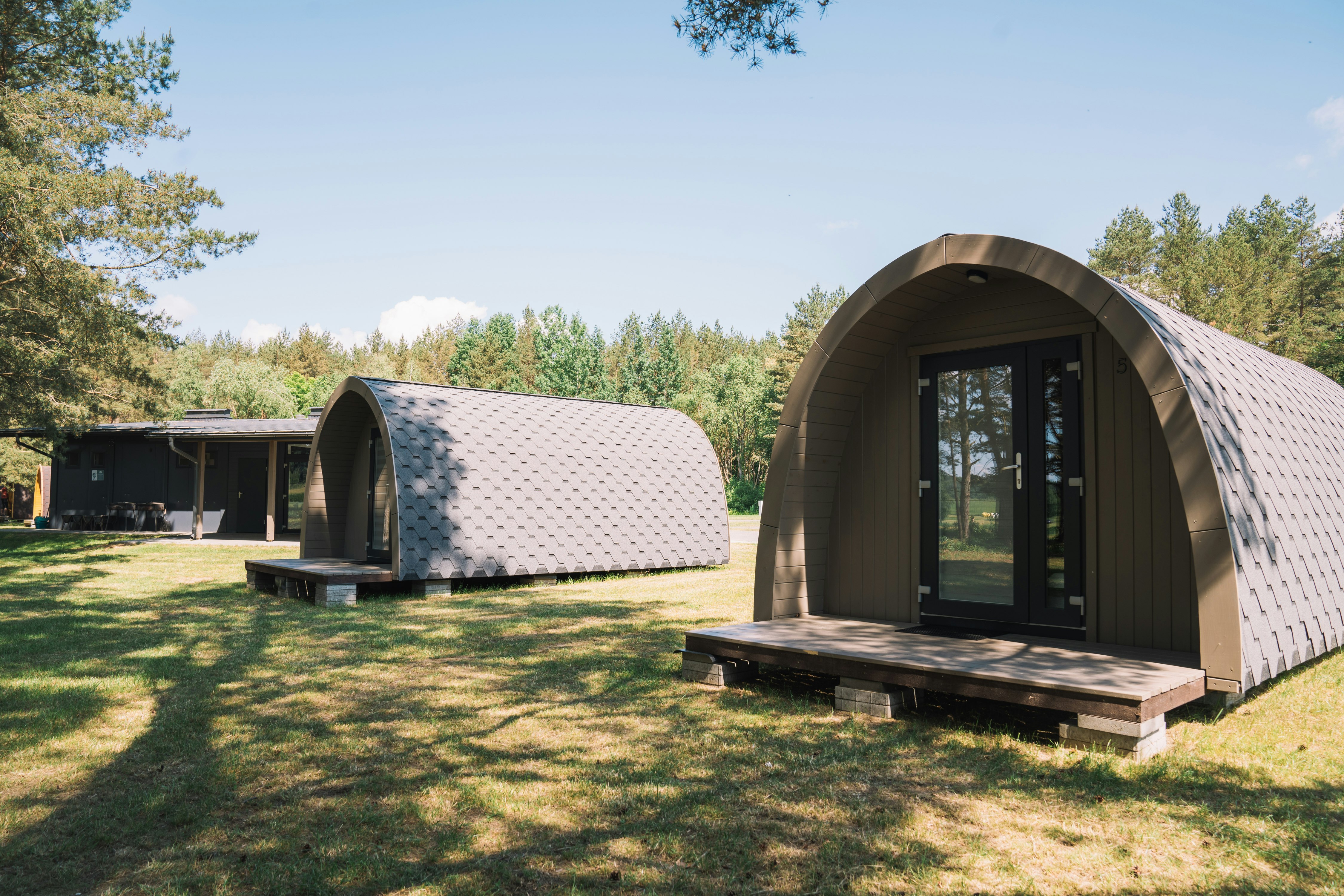 Natur Camp Birstonas - Camping Pod Mietunterkünfte mit kleiner Terrasse, WC und Dusche