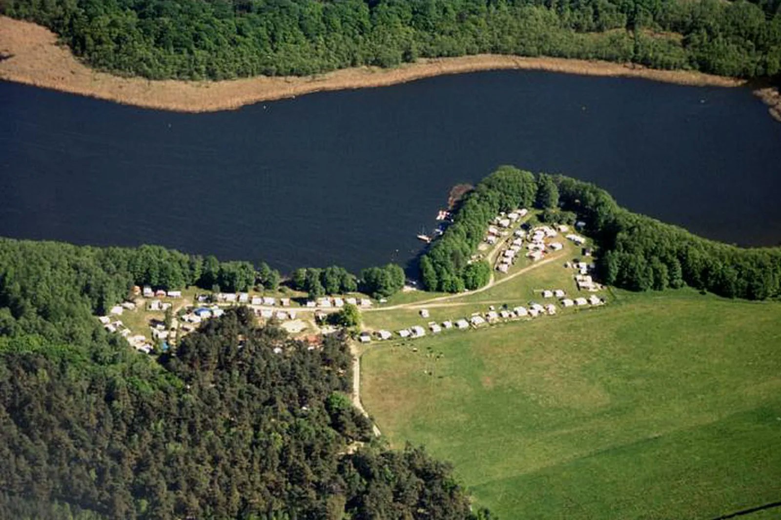 Genuss-Ferien Strandcamping Jabeler See  - Luftaufnahme des Campingplatzes