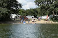Genuss-Ferien Strandcamping Jabeler See  Natur und Strandcamping Jabeler See - Gäste bei Freizeitaktivitäten am See