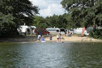 Genuss-Ferien Strandcamping Jabeler See  Natur und Strandcamping Jabeler See - Gäste bei Freizeitaktivitäten am See