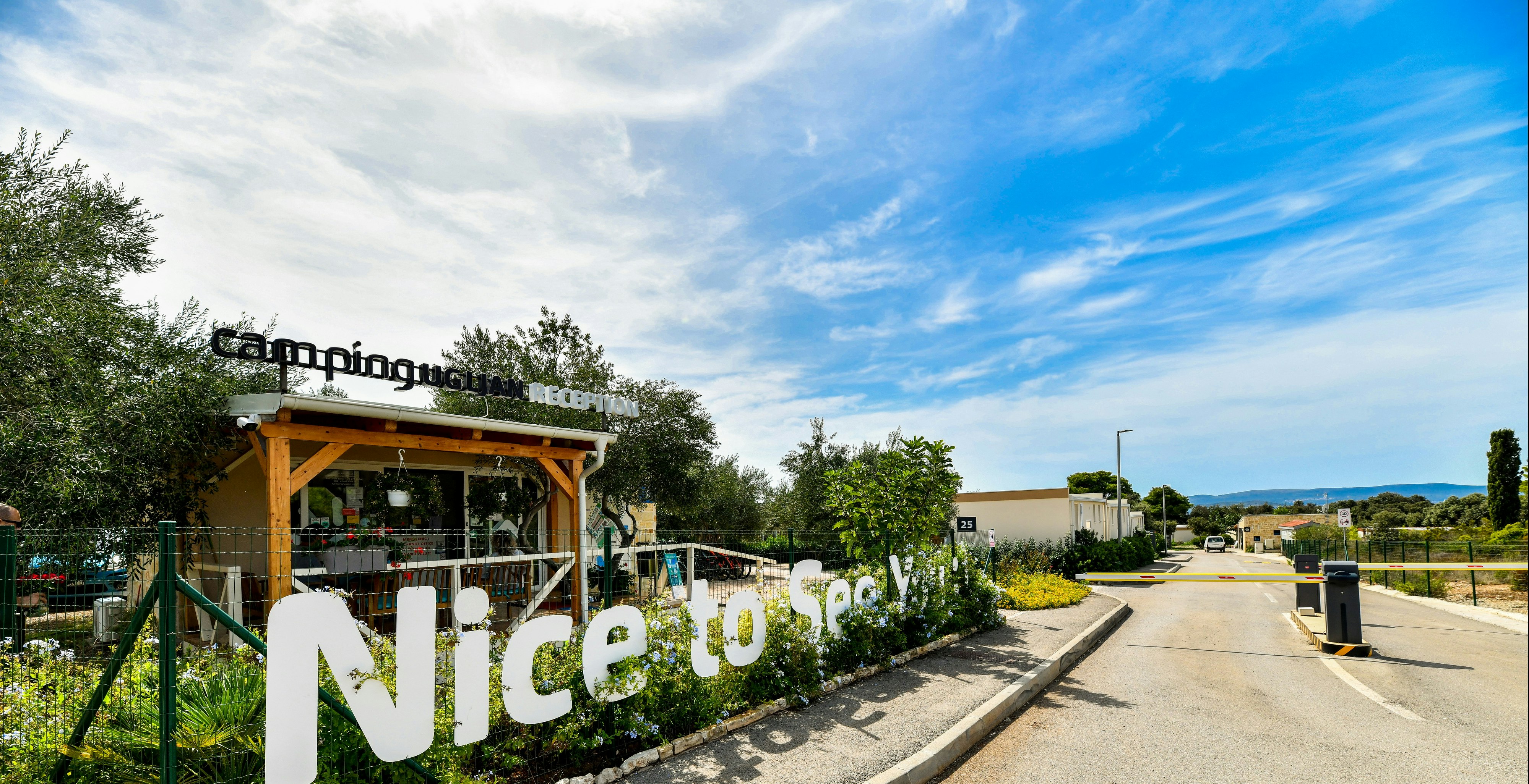 Camping Ugljan Resort - Einfahrt des Campingplatzes