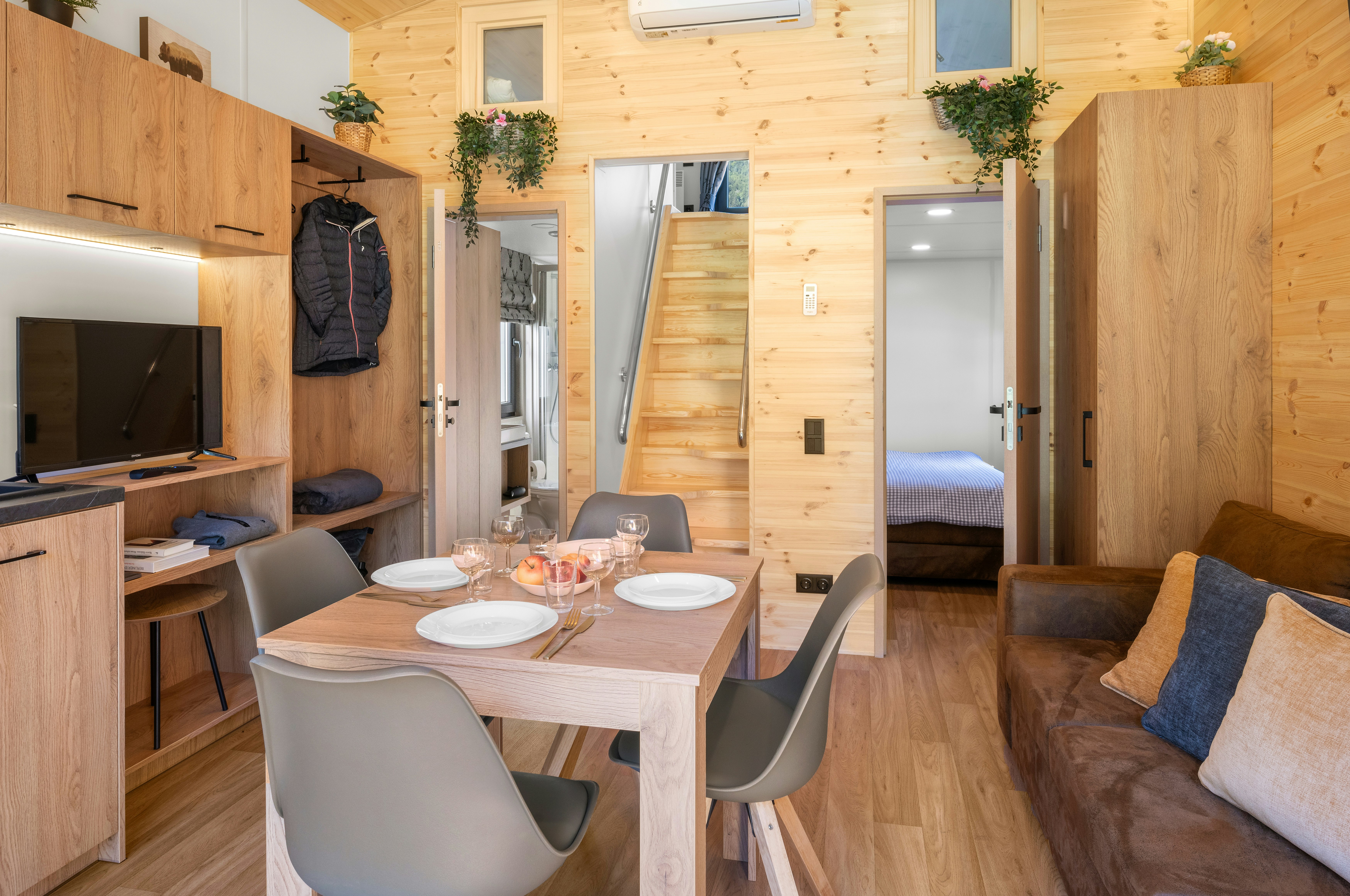 NATURAMA Glockenalm  - Innenansicht eines Mobilheims mit Küche