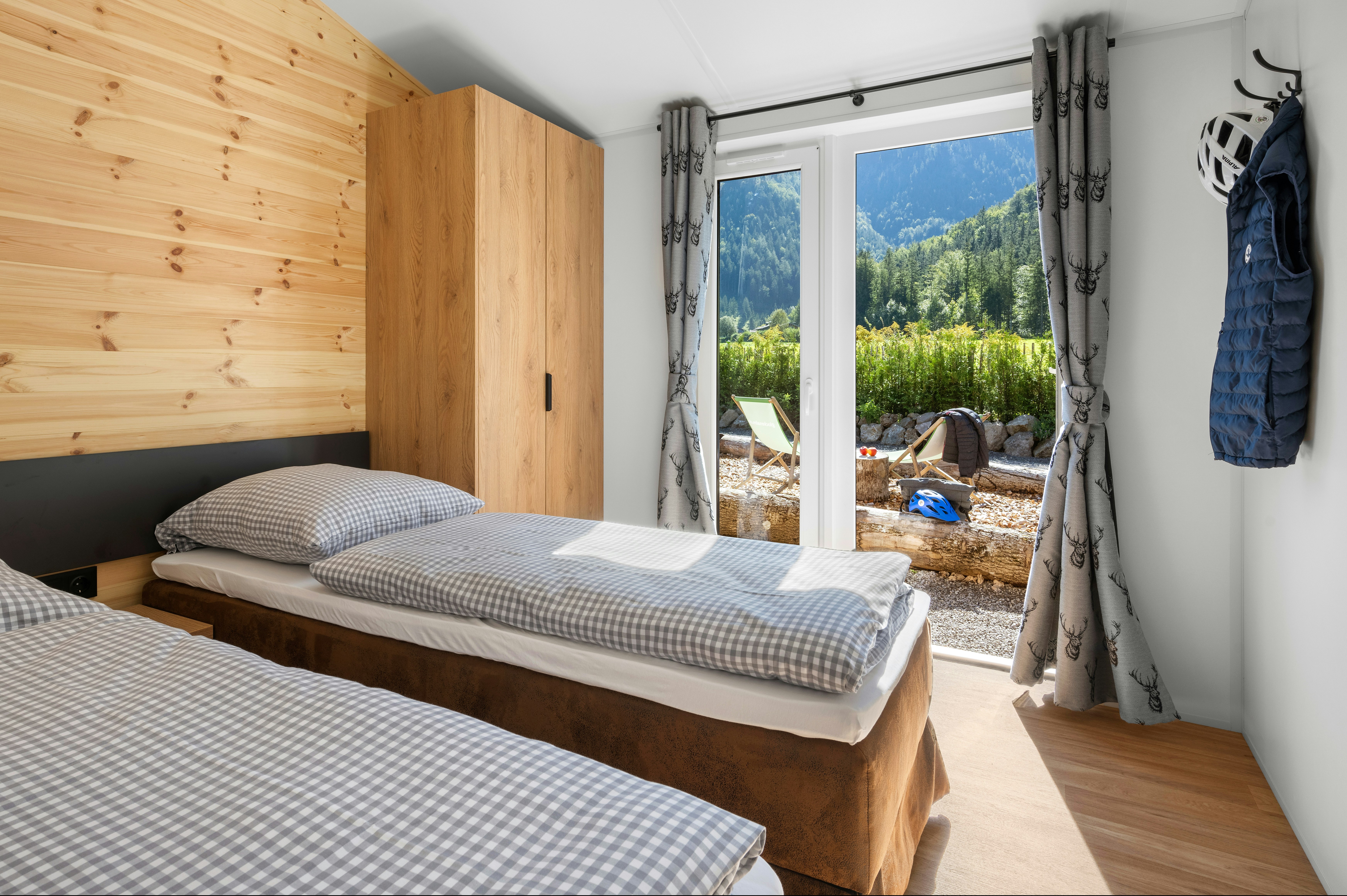 NATURAMA Glockenalm - Schlafzimmer mit zwei Einzelbetten auf dem Campingplatz