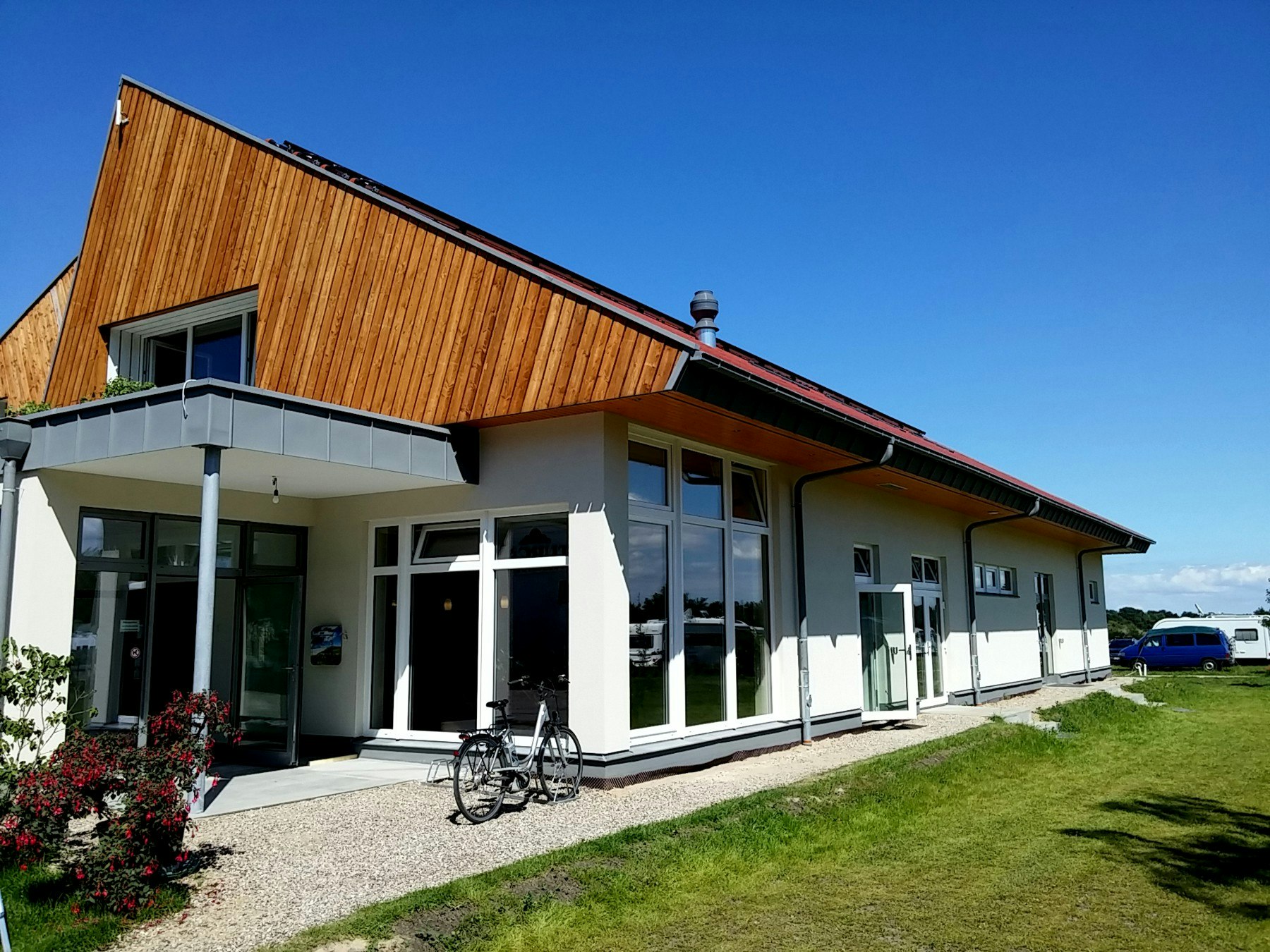 Naturcamp Pruchten -Rezeption, Sanitärhaus, Mietbäder, barrierefreies Bad und Kinoraum auf dem Campingplatzgelände