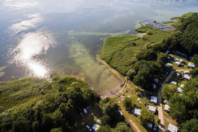 Naturcamping Malchow  -  Campingplatz am Plauer See aus der Vogelperspektive