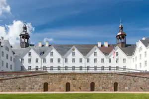 Naturcamping Spitzenort - Schloss Plön am Plöner See in der Nähe des Campingplatzes