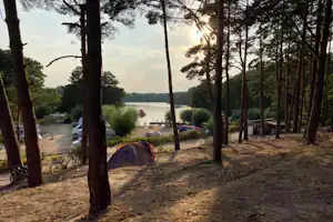 Naturcamping Zum Hexenwäldchen - Stellplätze für Zelte mit Seeblick