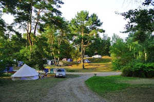 Naturcamping Zwei Seen - Zeltplatz vom Campingplatz auf grüner Wiese