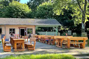 Naturcampingplatz Wrohe am Westensee - Restaurant mit Terrasse auf dem Campingplatz