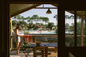 Naturéo Seignosse - Ferienwohnungen mit Pool-Blick auf dem Campingplatz