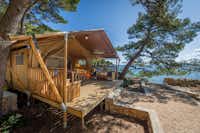 Naturist Camp Baldarin - Glampingzelt auf dem Campingplatz mit Blick auf das Meer