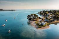 Naturist Solaris Camping Resort - Luftaufnahme des Campingplatzes am Meer