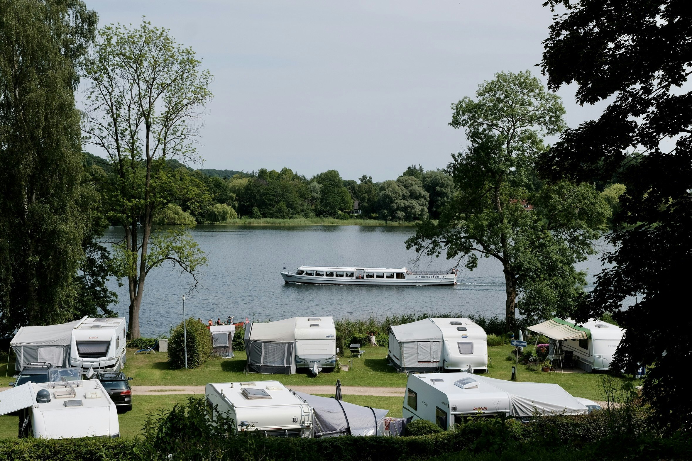 Naturpark-Camping Prinzenholz - Blick von den Stellplätzen aufs Wasser