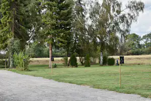 Naturresort Weserinsel - Blick auf die Standplätze auf der Wiese