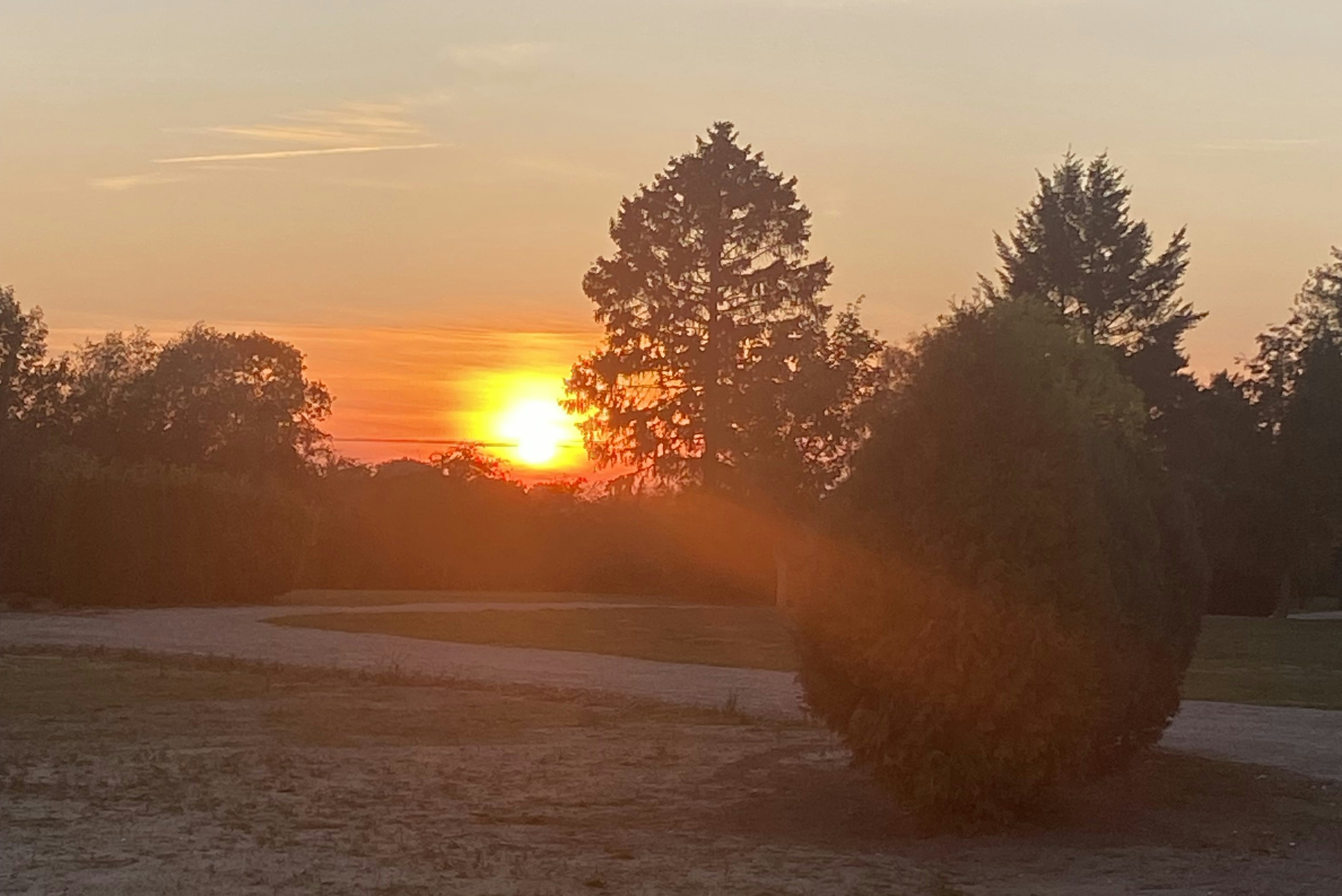 Naturresort Weserinsel - Sonnenuntergang über dem Campingplatz