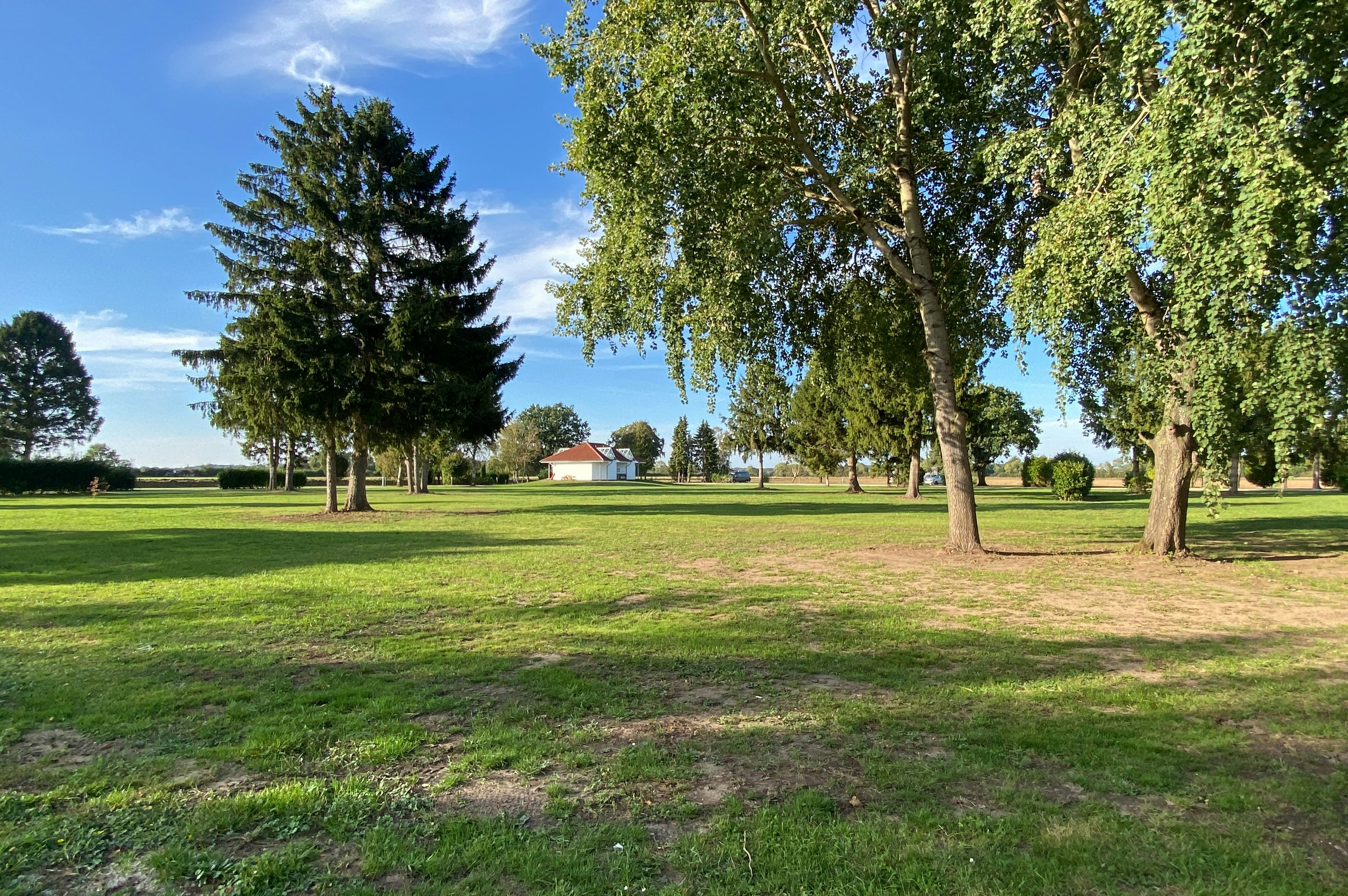 Naturresort Weserinsel - Standplatzwiese auf dem Campingplatz