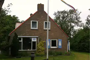 Natuurkampeerterrein Aaster Uiltje - Servicegebäude auf dem Campingplatz