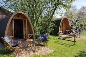 Natuurkampeerterrein De Haverkamp - Außenansicht der Mobilheime auf dem Campingplatz