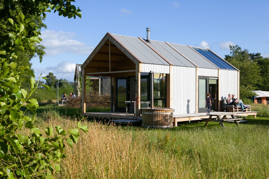Natuurkampeerterrein De Klashorst  - Mobilheim mit Terrasse auf dem Campingplatz