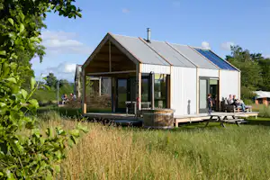 Natuurkampeerterrein De Klashorst - Mobilheim mit Terrasse auf dem Campingplatz
