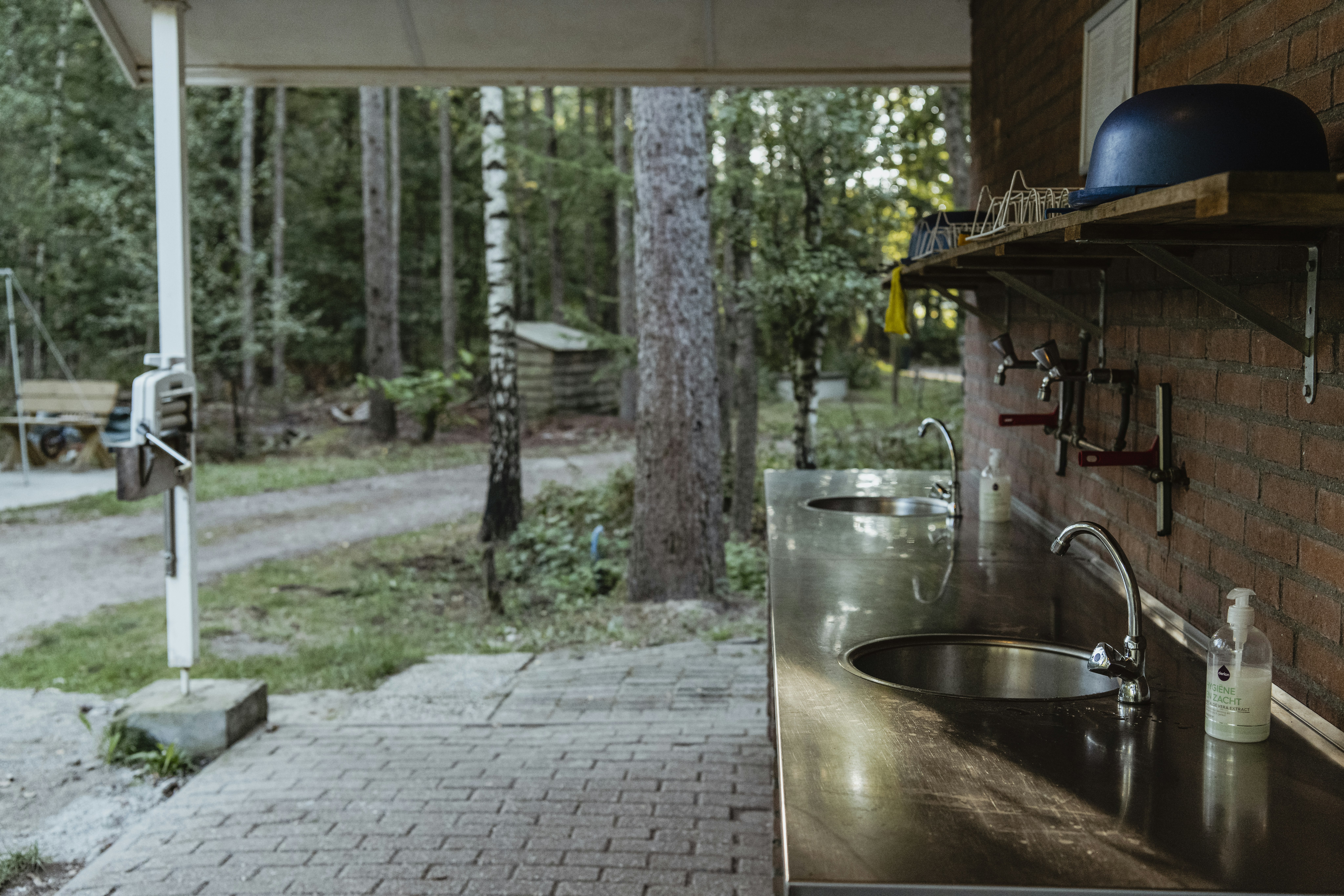 Natuurkampeerterrein De Lier - Abwaschstation auf dem Campingplatz