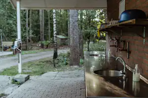 Natuurkampeerterrein De Lier - Abwaschstation auf dem Campingplatz