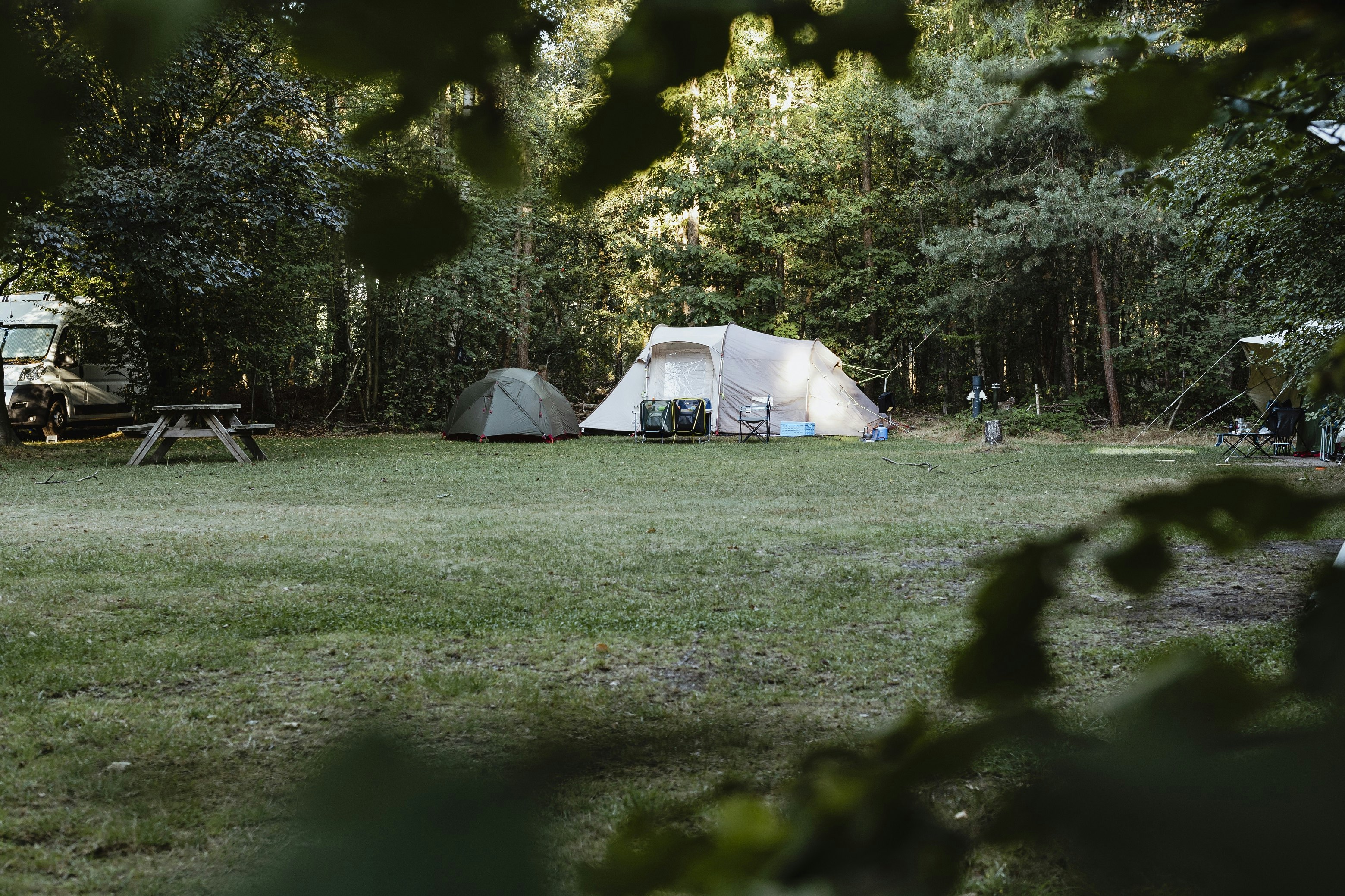 Natuurkampeerterrein De Lier - Zelte auf dem Campingplatz