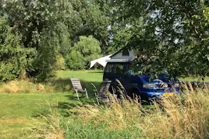 Natuurkampeerterrein De Maasakker - Campervan auf Standplatz