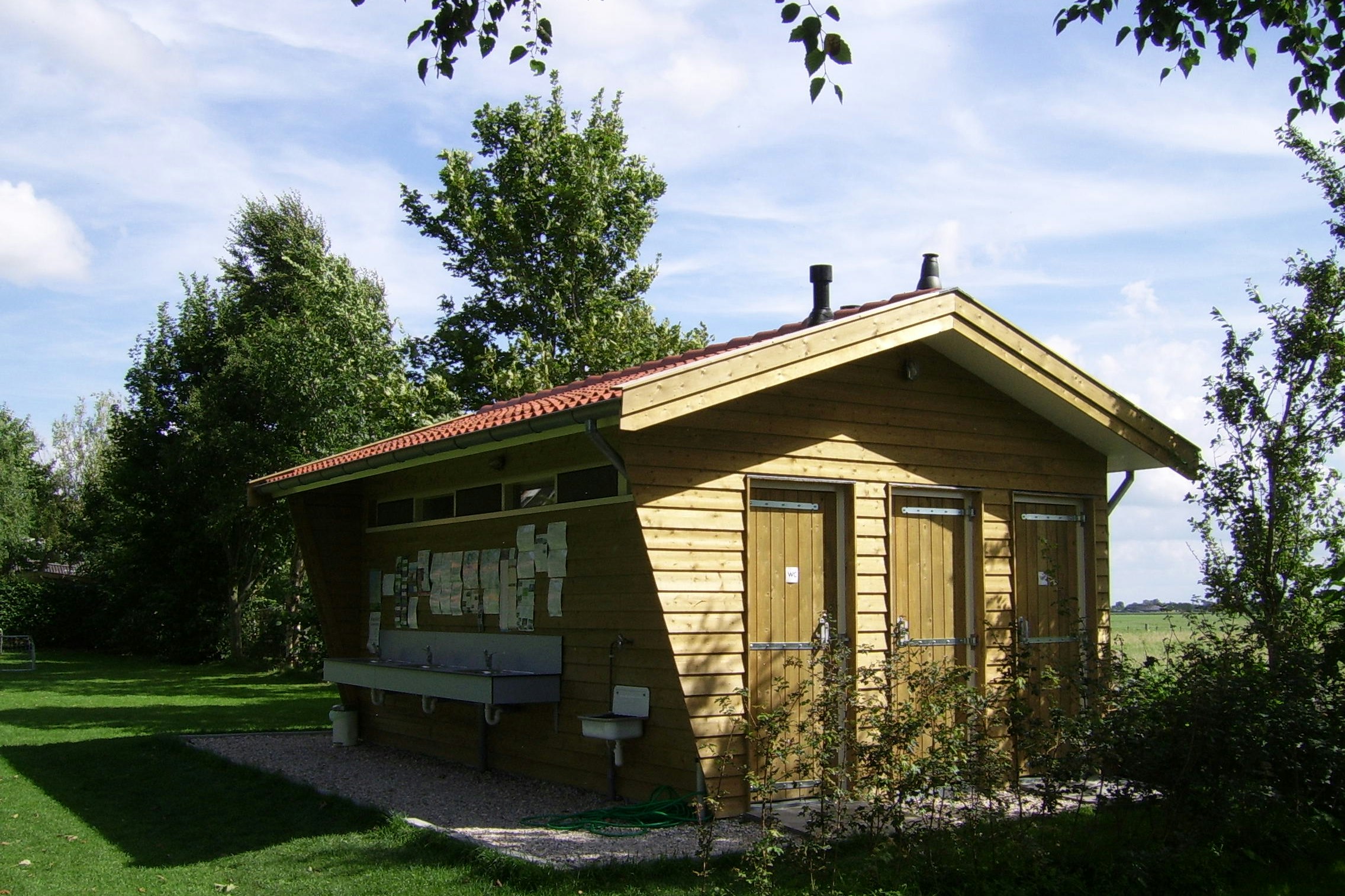 Natuurkampeerterrein it Dreamlân - Sanitärgebäude auf dem Campingplatz