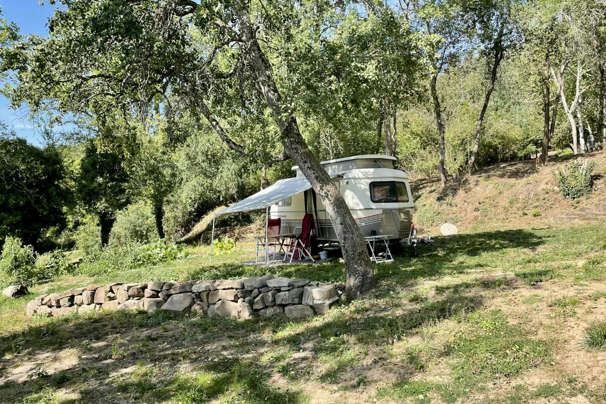 Natuurkampeerterrein La Buse - Wohnwagen auf Standplatz des Campingplatzes