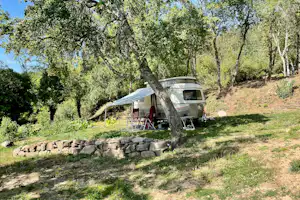 Natuurkampeerterrein La Buse - Wohnwagen auf Standplatz des Campingplatzes