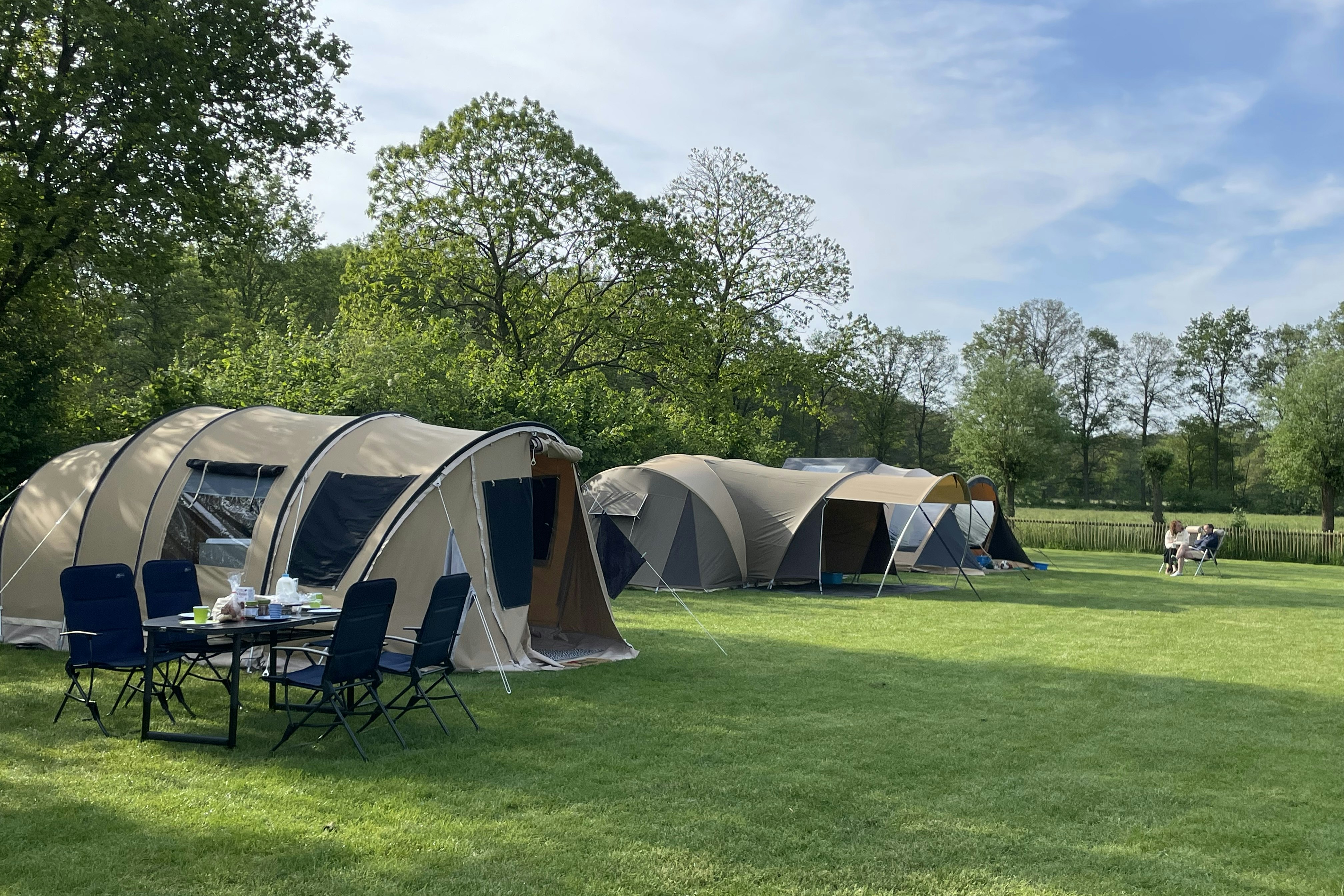 Natuurkampeerterrein Landgoed de Barendonk - Wohnmobil- und Wohnwagenstandplätze auf der Wiese