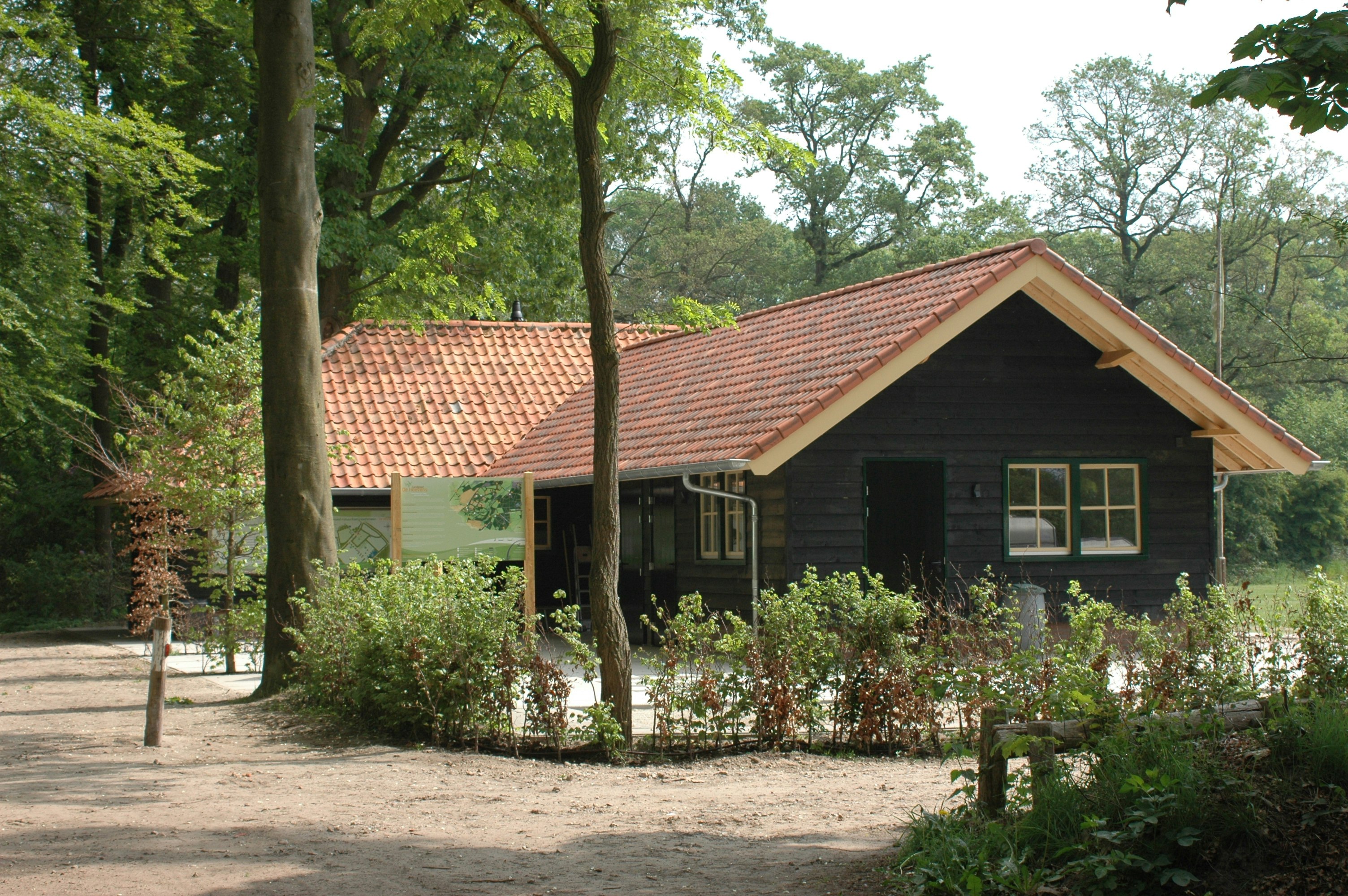 Natuurkampeerterrein Landgoed de Hoevens - Servicegebäude auf dem Campingplatz