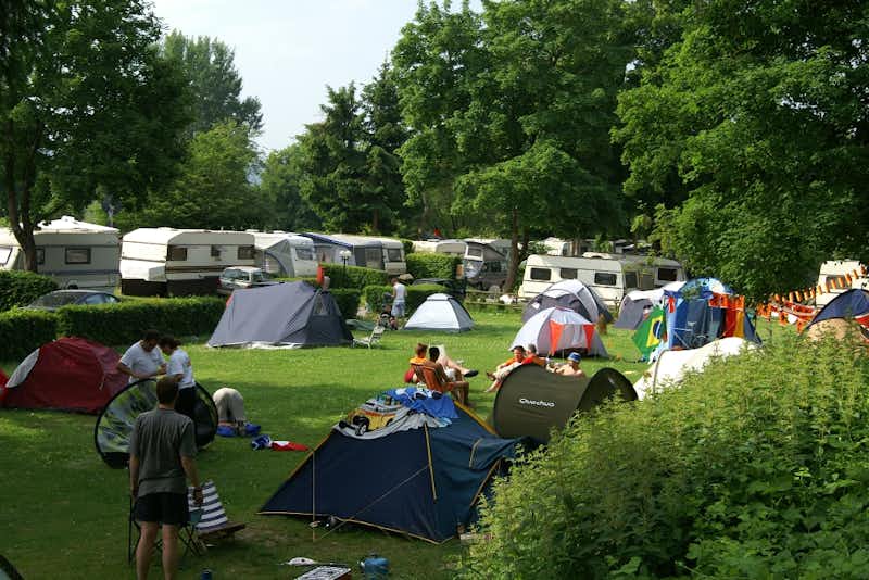 Neckarcamping Tübingen  -  Wohnwagenstellplatz, Wohnmobilstellplatz und Zeltplatz vom Campingplatz im Grünen