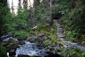 Nederhögen Vildmarkscenter Camping - Wasserfall in der Umgebung des Campingplatzes