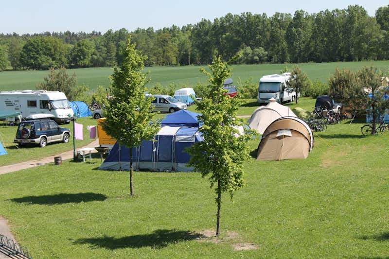Neiße-Camp - Campingbereich für Zelte, Wohnwagen und Mobilheime auf der Wiese
