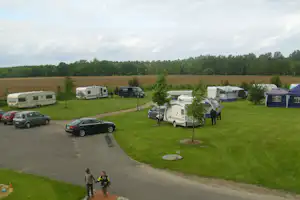 Neiße-Camp - Stellplaetze auf der Wiese