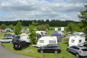 Neiße-Camp - Wohnmobil un Wohnwagen Stellplaetze auf der Wiese