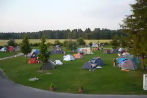 Neiße-Camp - Zelzwiese am Sonnenuntergang