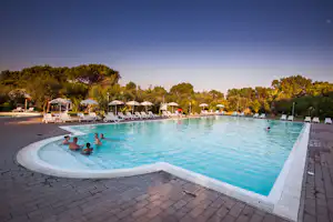 New Camping Le Tamerici - Poolbereich auf dem Campingplatz