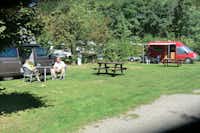 Nibelungen-Camping am Schwimmbad - Wohnwagen- und Zeltstellplatz mit Picknickbank