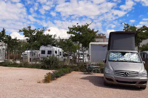 Nomadic Valencia Camping Car - Standplätze auf dem Campingplatz