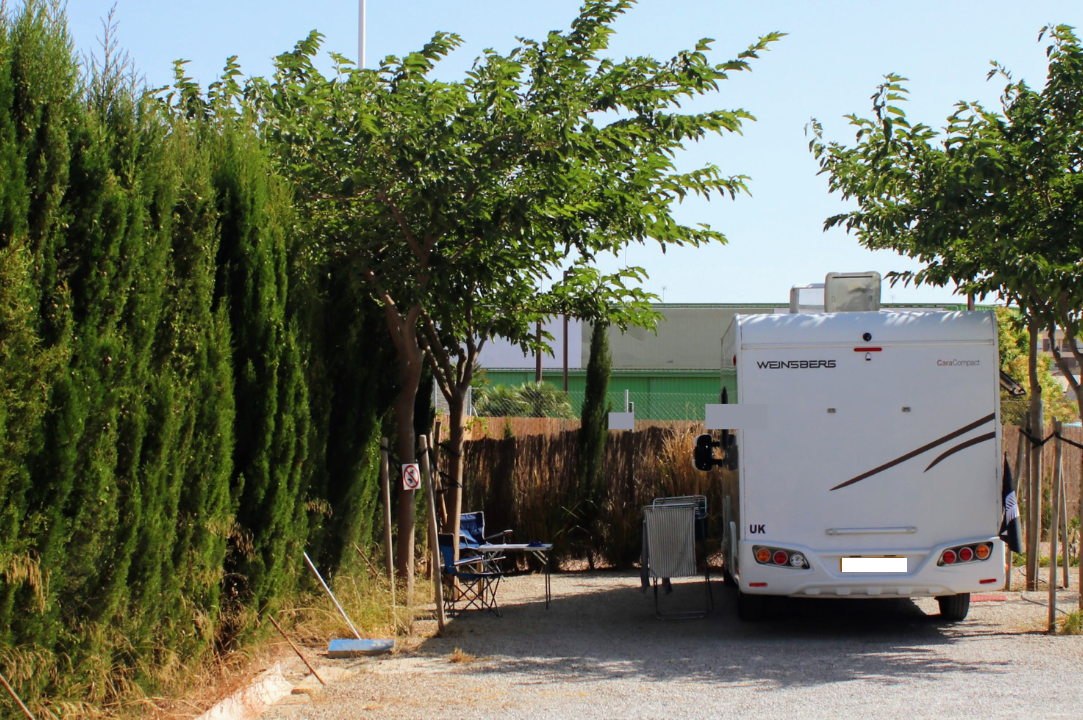 Nomadic Valencia Camping Car - Standplätze auf dem Campingplatz